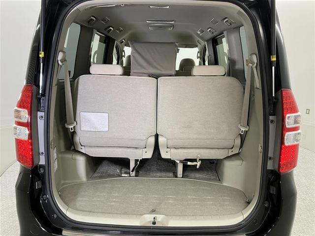 ノア Ｓｉ　レイッシュ　地デジＴＶ　両側電動ドア　パワーステアリング　スマートキー　アルミホイール　メモリナビ　オートエアコン　盗難防止装置　バックカメラ　ウォークスルー　パワーウインドウ　ＡＢＳ　３列シート　キーレス（24枚目）