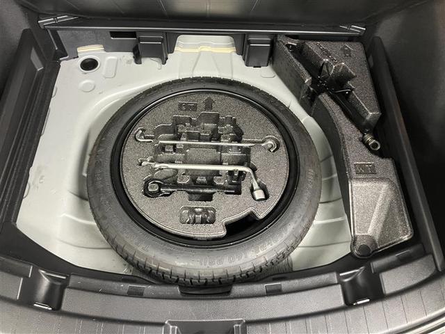 カローラツーリング ハイブリッド　ダブルバイビー　追突軽減ブレーキ　バックモニタ　地デジフルセグ　横滑防止　ナビＴＶ　スマキー　ＬＥＤライト　デュアルエアバッグ　エアコン　オートクルーズ　サイドエアバッグ　ＥＴＣ付　ＰＳ　キーフリー　ＡＢＳ　ワンオナ（32枚目）