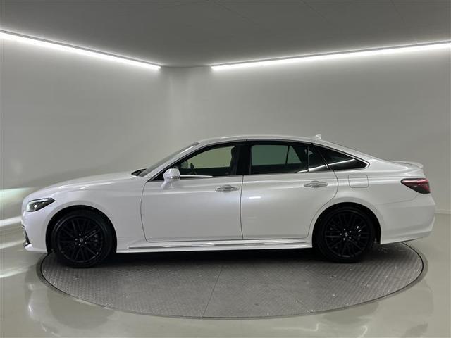 クラウンハイブリッド ＲＳ　リミテッドＩＩ　地デジＴＶ　横滑り防止装置　盗難防止装置　電動パワーシート　本革シート　エアバッグ　ＬＥＤヘッド　オートクルーズ　バックモニター　ナビＴＶ　ＡＢＳ　スマートキー　エアコン　キーレス　ＥＴＣ　ワンオナ（6枚目）