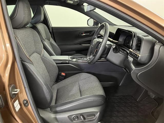 クラウンクロスオーバー Gアドバンスド 衝突軽減装置 フルセグテレビ クルコン 横滑防止装置 ドライブレコーダー LEDヘッドライト Bカメラ Pシート ETC オートエアコン 1オーナー AUX エアバッグ 4WD キーレス 盗難防止装置(14枚目)