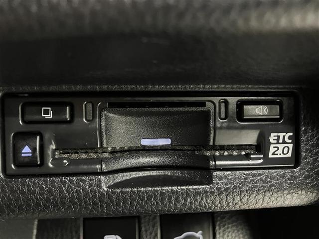 クラウンクロスオーバー Gアドバンスド 衝突軽減装置 フルセグテレビ クルコン 横滑防止装置 ドライブレコーダー LEDヘッドライト Bカメラ Pシート ETC オートエアコン 1オーナー AUX エアバッグ 4WD キーレス 盗難防止装置(19枚目)