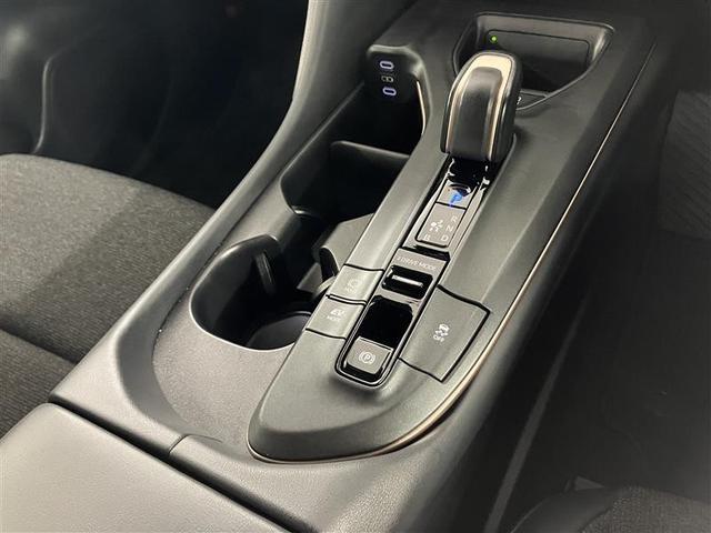 クラウンクロスオーバー Gアドバンスド 衝突軽減装置 フルセグテレビ クルコン 横滑防止装置 ドライブレコーダー LEDヘッドライト Bカメラ Pシート ETC オートエアコン 1オーナー AUX エアバッグ 4WD キーレス 盗難防止装置(25枚目)