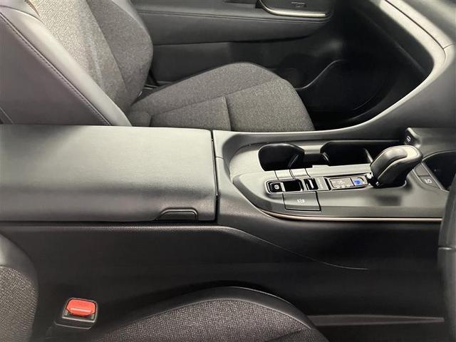 クラウンクロスオーバー Gアドバンスド 衝突軽減装置 フルセグテレビ クルコン 横滑防止装置 ドライブレコーダー LEDヘッドライト Bカメラ Pシート ETC オートエアコン 1オーナー AUX エアバッグ 4WD キーレス 盗難防止装置(34枚目)