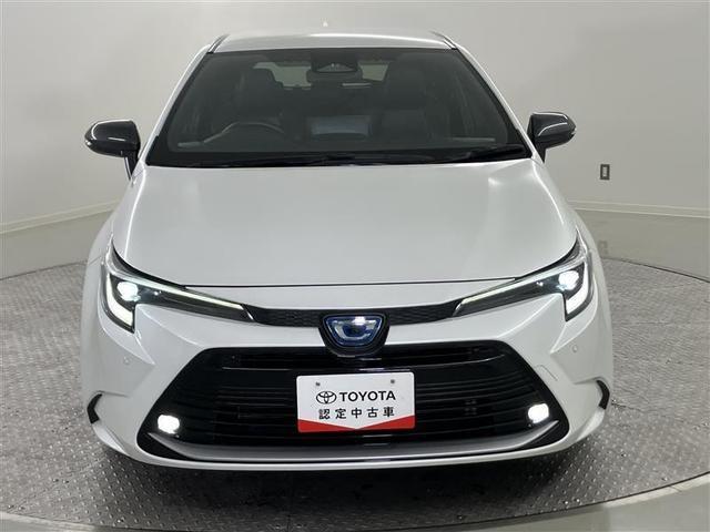 カローラツーリング ハイブリッド　ダブルバイビー　メディアプレイヤー接続　バックモニター　フルセグＴＶ　ＬＥＤライト　クルコン　横滑り防止　盗難防止装置　ナビ・ＴＶ　ドライブレコーダー　エアバッグ　ＥＴＣ　ＡＢＳ　助手席エアバッグ　キーレス（5枚目）