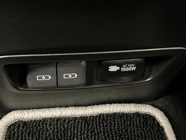 カローラツーリング ハイブリッド　ダブルバイビー　メディアプレイヤー接続　バックモニター　フルセグＴＶ　ＬＥＤライト　クルコン　横滑り防止　盗難防止装置　ナビ・ＴＶ　ドライブレコーダー　エアバッグ　ＥＴＣ　ＡＢＳ　助手席エアバッグ　キーレス（32枚目）