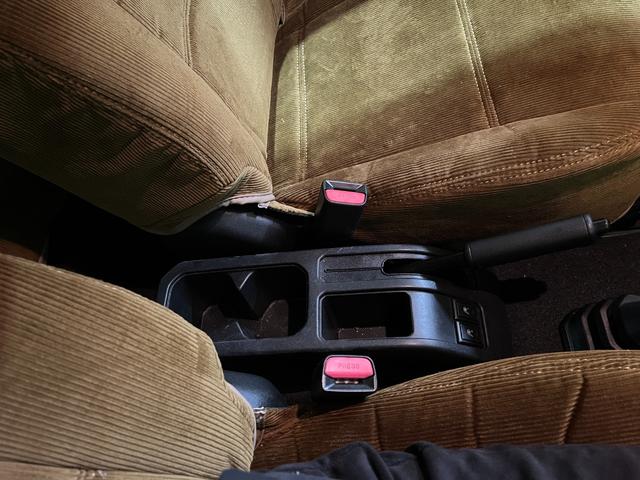 ジムニー XL THEROOTS ザルーツ 名栗加工ステアリング 名栗加工シフトノブ コーデュロイ生地シートカバー レトロホイール ナビゲーション フルセグTV フロントシートヒーター(43枚目)