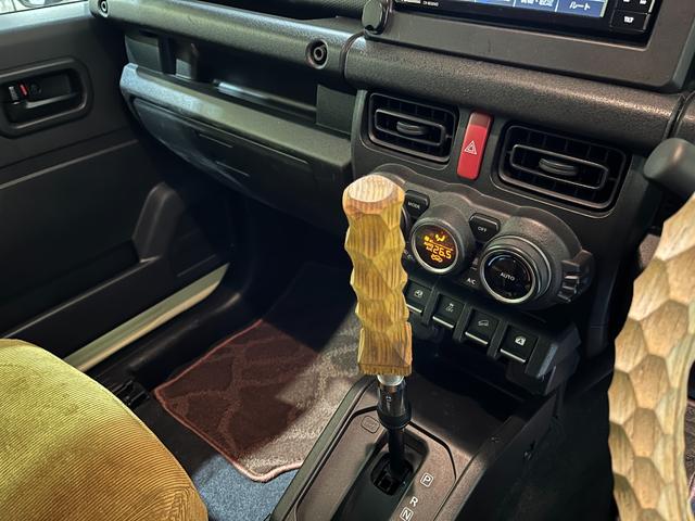 ジムニー XL THEROOTS ザルーツ 名栗加工ステアリング 名栗加工シフトノブ コーデュロイ生地シートカバー レトロホイール ナビゲーション フルセグTV フロントシートヒーター(62枚目)