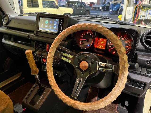ジムニー XL THEROOTS ザルーツ 名栗加工ステアリング 名栗加工シフトノブ コーデュロイ生地シートカバー レトロホイール ナビゲーション フルセグTV フロントシートヒーター(63枚目)