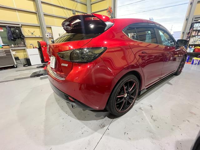 アクセラスポーツ XD 6速MT サンルーフ BOSEサウンドシステム WORKEMOTION18インチアルミ AutoExe車高調 インテークサクションキット スポーツワイパーブレード ボンネットダンパー(7枚目)