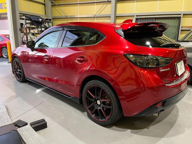 アクセラスポーツ XD 6速MT サンルーフ BOSEサウンドシステム WORKEMOTION18インチアルミ AutoExe車高調 インテークサクションキット スポーツワイパーブレード ボンネットダンパー(9枚目)
