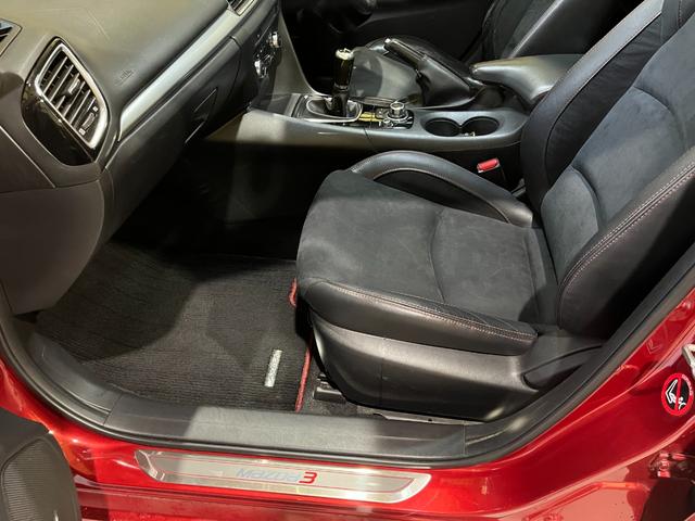 アクセラスポーツ XD 6速MT サンルーフ BOSEサウンドシステム WORKEMOTION18インチアルミ AutoExe車高調 インテークサクションキット スポーツワイパーブレード ボンネットダンパー(39枚目)