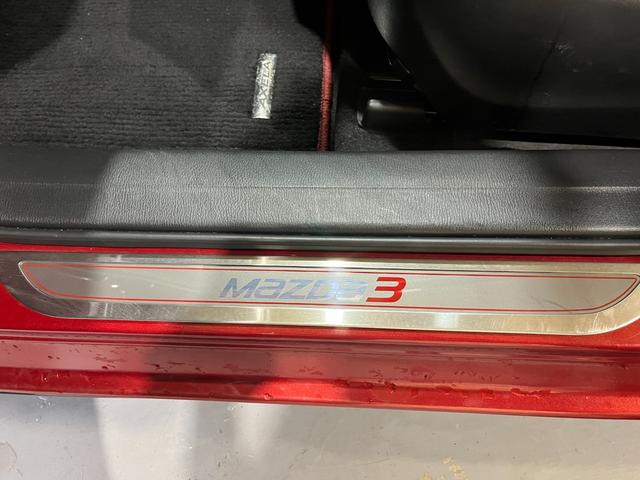 アクセラスポーツ XD 6速MT サンルーフ BOSEサウンドシステム WORKEMOTION18インチアルミ AutoExe車高調 インテークサクションキット スポーツワイパーブレード ボンネットダンパー(42枚目)