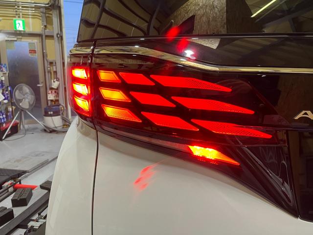 アルファード Z 純正DVDプレーヤー モデリスタエアロ 左右独立ムーンルーフ 後席フリップダウンモニター 保証継承 ユニバーサルステップ 寒冷地仕様 ヘッドアップディスプレイ 走行中TV ワンオーナー(63枚目)