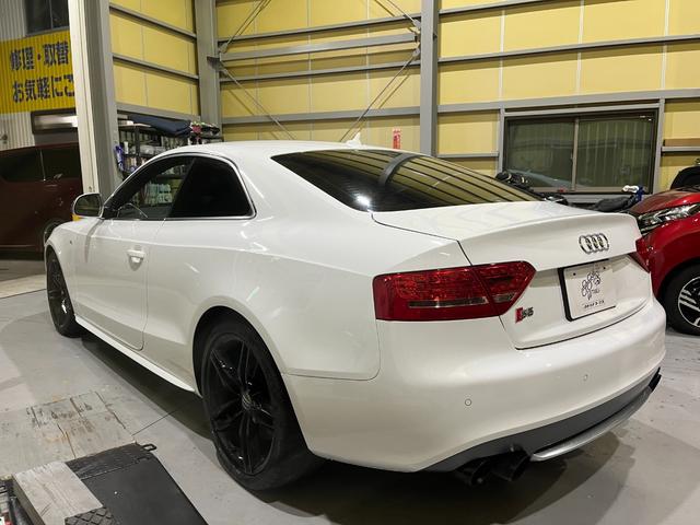 S5 ベースグレード AWE TUNINGマフラー 赤レザー内装 パワーシート シートヒーター アダプティブヘッドライト フルセグTV バックモニター ETC フロントタイヤ新品 前後ブレーキパッド新品(8枚目)