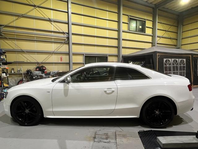 S5 ベースグレード AWE TUNINGマフラー 赤レザー内装 パワーシート シートヒーター アダプティブヘッドライト フルセグTV バックモニター ETC フロントタイヤ新品 前後ブレーキパッド新品(9枚目)