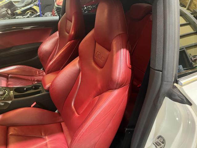 S5 ベースグレード AWE TUNINGマフラー 赤レザー内装 パワーシート シートヒーター アダプティブヘッドライト フルセグTV バックモニター ETC フロントタイヤ新品 前後ブレーキパッド新品(15枚目)