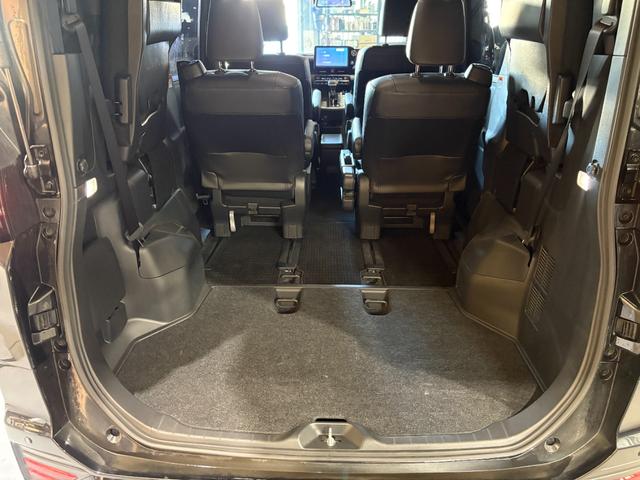 ヴォクシー Ｓ－Ｚ　ワンオーナー　純正１０インチナビ　パノラミックビューモニター　レーダークルーズコントロール　前後ドライブレコーダー　デジタルインナーミラー　シートヒーター　ＤＶＤ・ＣＤ再生（32枚目）