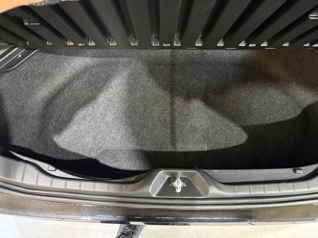 ヴォクシー Ｓ－Ｚ　ワンオーナー　純正１０インチナビ　パノラミックビューモニター　レーダークルーズコントロール　前後ドライブレコーダー　デジタルインナーミラー　シートヒーター　ＤＶＤ・ＣＤ再生（33枚目）