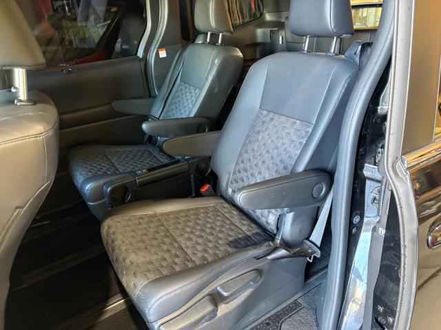 ヴォクシー Ｓ－Ｚ　ワンオーナー　純正１０インチナビ　パノラミックビューモニター　レーダークルーズコントロール　前後ドライブレコーダー　デジタルインナーミラー　シートヒーター　ＤＶＤ・ＣＤ再生（37枚目）