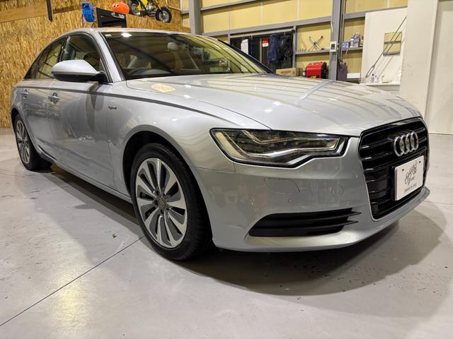 Ａ６ハイブリッド ベースグレード　サンルーフ　多眼ＬＥＤヘッドライト　ＢＯＳＥサウンドシステム　レザーシート　シートヒーター　バックビューモニター　フルセグ　ＤＶＤ再生　クルーズコントロール　１８インチアルミホイール　ＥＴＣ（4枚目）