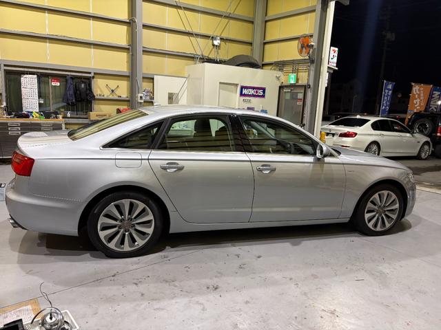 Ａ６ハイブリッド ベースグレード　サンルーフ　多眼ＬＥＤヘッドライト　ＢＯＳＥサウンドシステム　レザーシート　シートヒーター　バックビューモニター　フルセグ　ＤＶＤ再生　クルーズコントロール　１８インチアルミホイール　ＥＴＣ（5枚目）