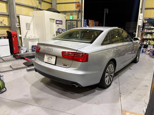 Ａ６ハイブリッド ベースグレード　サンルーフ　多眼ＬＥＤヘッドライト　ＢＯＳＥサウンドシステム　レザーシート　シートヒーター　バックビューモニター　フルセグ　ＤＶＤ再生　クルーズコントロール　１８インチアルミホイール　ＥＴＣ（6枚目）