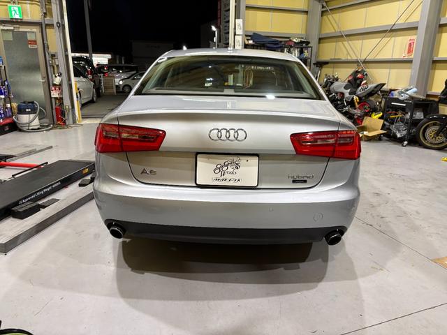 Ａ６ハイブリッド ベースグレード　サンルーフ　多眼ＬＥＤヘッドライト　ＢＯＳＥサウンドシステム　レザーシート　シートヒーター　バックビューモニター　フルセグ　ＤＶＤ再生　クルーズコントロール　１８インチアルミホイール　ＥＴＣ（7枚目）