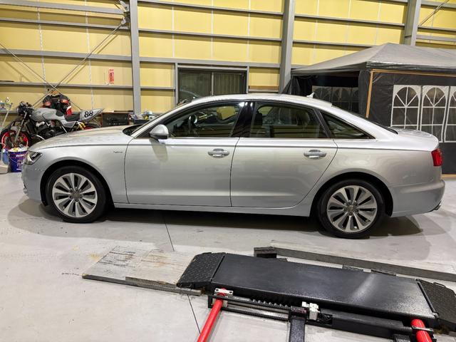 Ａ６ハイブリッド ベースグレード　サンルーフ　多眼ＬＥＤヘッドライト　ＢＯＳＥサウンドシステム　レザーシート　シートヒーター　バックビューモニター　フルセグ　ＤＶＤ再生　クルーズコントロール　１８インチアルミホイール　ＥＴＣ（9枚目）