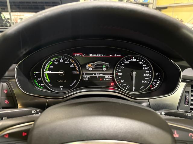 Ａ６ハイブリッド ベースグレード　サンルーフ　多眼ＬＥＤヘッドライト　ＢＯＳＥサウンドシステム　レザーシート　シートヒーター　バックビューモニター　フルセグ　ＤＶＤ再生　クルーズコントロール　１８インチアルミホイール　ＥＴＣ（12枚目）