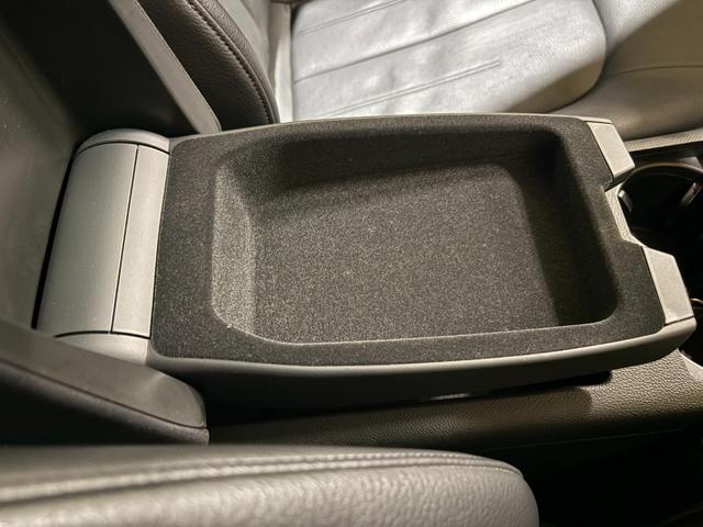 Ａ６ハイブリッド ベースグレード　サンルーフ　多眼ＬＥＤヘッドライト　ＢＯＳＥサウンドシステム　レザーシート　シートヒーター　バックビューモニター　フルセグ　ＤＶＤ再生　クルーズコントロール　１８インチアルミホイール　ＥＴＣ（25枚目）