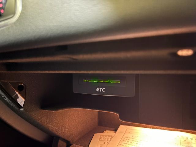 Ａ６ハイブリッド ベースグレード　サンルーフ　多眼ＬＥＤヘッドライト　ＢＯＳＥサウンドシステム　レザーシート　シートヒーター　バックビューモニター　フルセグ　ＤＶＤ再生　クルーズコントロール　１８インチアルミホイール　ＥＴＣ（27枚目）