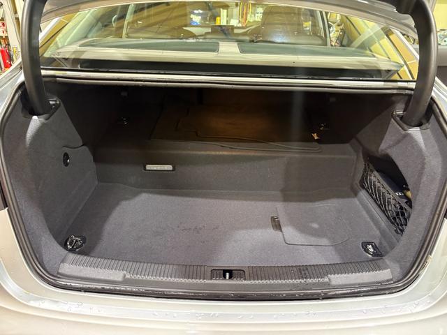 Ａ６ハイブリッド ベースグレード　サンルーフ　多眼ＬＥＤヘッドライト　ＢＯＳＥサウンドシステム　レザーシート　シートヒーター　バックビューモニター　フルセグ　ＤＶＤ再生　クルーズコントロール　１８インチアルミホイール　ＥＴＣ（40枚目）