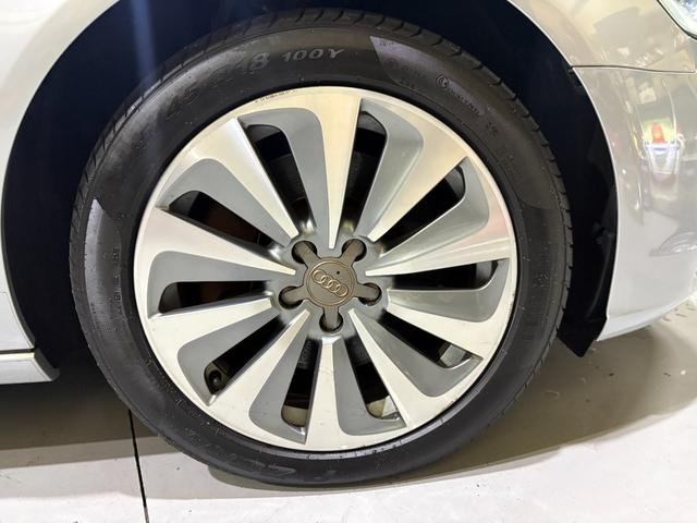 Ａ６ハイブリッド ベースグレード　サンルーフ　多眼ＬＥＤヘッドライト　ＢＯＳＥサウンドシステム　レザーシート　シートヒーター　バックビューモニター　フルセグ　ＤＶＤ再生　クルーズコントロール　１８インチアルミホイール　ＥＴＣ（52枚目）