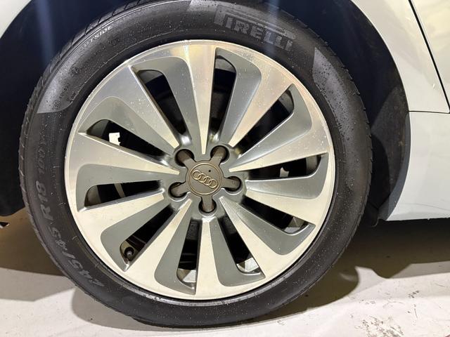 Ａ６ハイブリッド ベースグレード　サンルーフ　多眼ＬＥＤヘッドライト　ＢＯＳＥサウンドシステム　レザーシート　シートヒーター　バックビューモニター　フルセグ　ＤＶＤ再生　クルーズコントロール　１８インチアルミホイール　ＥＴＣ（53枚目）