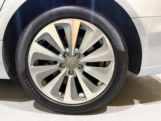 Ａ６ハイブリッド ベースグレード　サンルーフ　多眼ＬＥＤヘッドライト　ＢＯＳＥサウンドシステム　レザーシート　シートヒーター　バックビューモニター　フルセグ　ＤＶＤ再生　クルーズコントロール　１８インチアルミホイール　ＥＴＣ（54枚目）