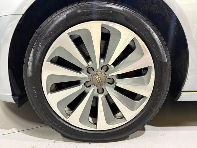 Ａ６ハイブリッド ベースグレード　サンルーフ　多眼ＬＥＤヘッドライト　ＢＯＳＥサウンドシステム　レザーシート　シートヒーター　バックビューモニター　フルセグ　ＤＶＤ再生　クルーズコントロール　１８インチアルミホイール　ＥＴＣ（55枚目）