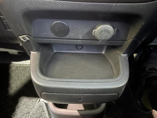 ソリオ Ｘ　ナビゲーション　フルセグＴＶ　バックモニター　ＥＴＣ　助手席側電動スライドドア　ルーフスポイラー　オートエアコン　電動格納ドアミラー　プッシュスタート　リモコンキー２個（22枚目）