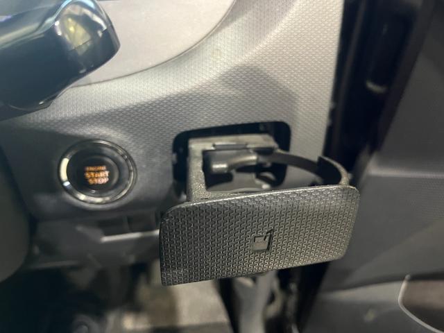 ソリオ Ｘ　ナビゲーション　フルセグＴＶ　バックモニター　ＥＴＣ　助手席側電動スライドドア　ルーフスポイラー　オートエアコン　電動格納ドアミラー　プッシュスタート　リモコンキー２個（26枚目）