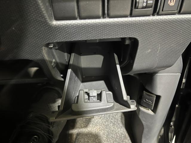 ソリオ Ｘ　ナビゲーション　フルセグＴＶ　バックモニター　ＥＴＣ　助手席側電動スライドドア　ルーフスポイラー　オートエアコン　電動格納ドアミラー　プッシュスタート　リモコンキー２個（28枚目）