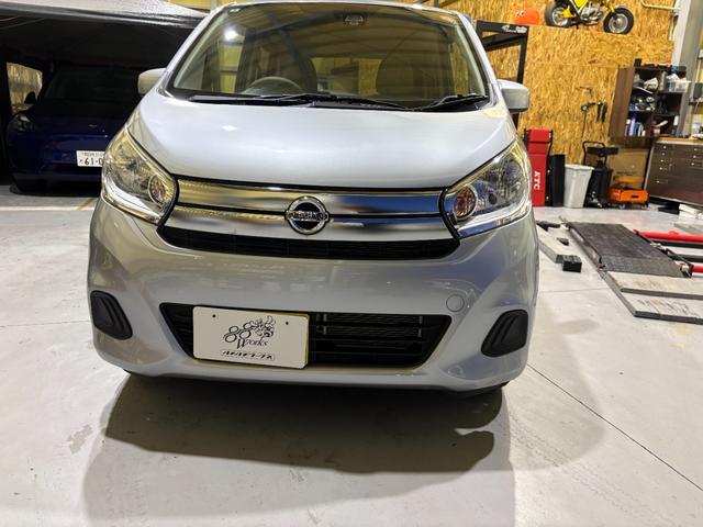 デイズ Ｊ　ワンオーナー　エマージェンシーブレーキ　キーレス　ＣＤ／ＦＭデッキ　距離２万キロ台　トラクションコントロール　ベージュ内装　クールシルバー　ＬＥＤテールランプ　エアコン（3枚目）