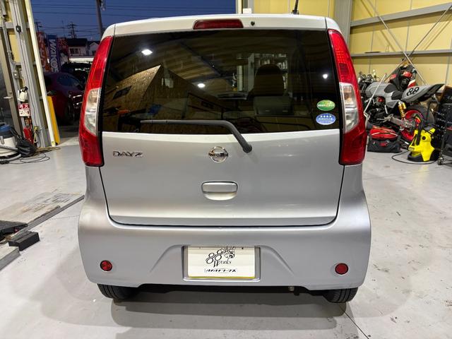 デイズ Ｊ　ワンオーナー　エマージェンシーブレーキ　キーレス　ＣＤ／ＦＭデッキ　距離２万キロ台　トラクションコントロール　ベージュ内装　クールシルバー　ＬＥＤテールランプ　エアコン（7枚目）