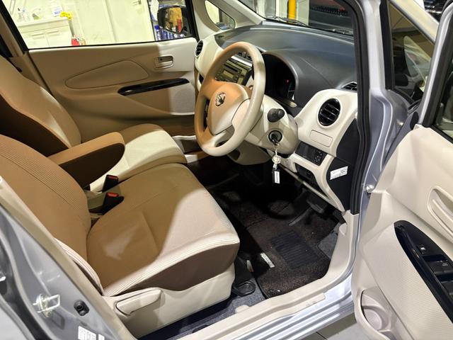 デイズ Ｊ　ワンオーナー　エマージェンシーブレーキ　キーレス　ＣＤ／ＦＭデッキ　距離２万キロ台　トラクションコントロール　ベージュ内装　クールシルバー　ＬＥＤテールランプ　エアコン（10枚目）