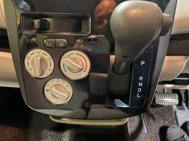 デイズ Ｊ　ワンオーナー　エマージェンシーブレーキ　キーレス　ＣＤ／ＦＭデッキ　距離２万キロ台　トラクションコントロール　ベージュ内装　クールシルバー　ＬＥＤテールランプ　エアコン（15枚目）