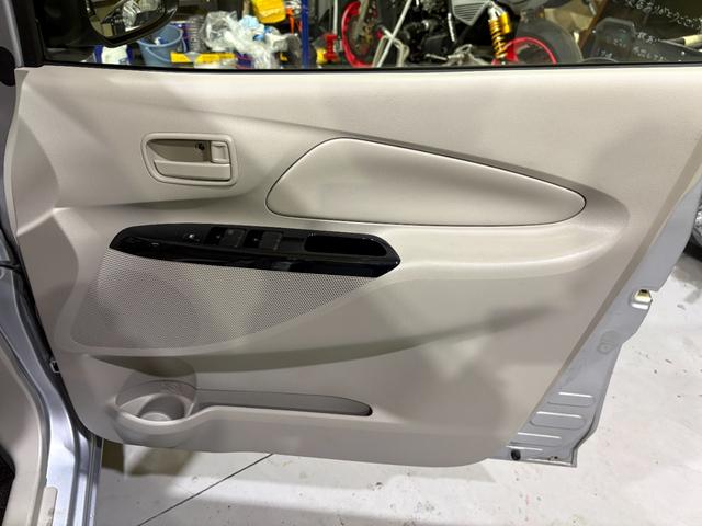 デイズ Ｊ　ワンオーナー　エマージェンシーブレーキ　キーレス　ＣＤ／ＦＭデッキ　距離２万キロ台　トラクションコントロール　ベージュ内装　クールシルバー　ＬＥＤテールランプ　エアコン（23枚目）