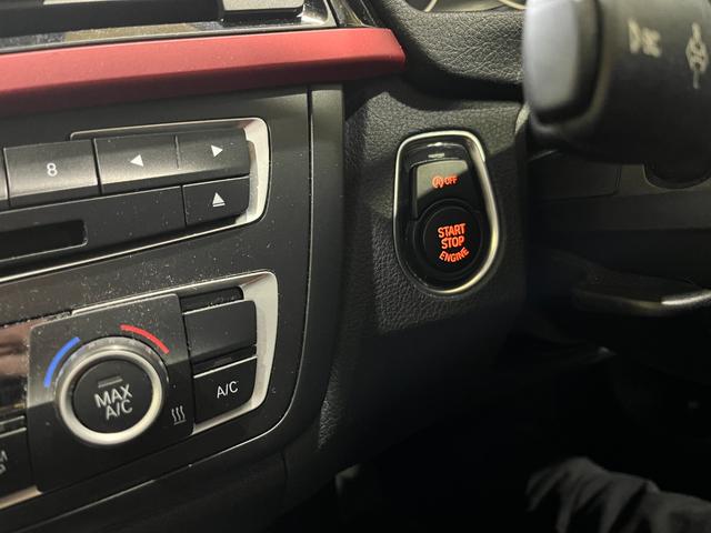 ３シリーズ ３２０ｉ　スポーツ　バックモニター　ドライブレコーダー　ＥＴＣ　ＲＥＧＮＯ　インテリキー×２　禁煙車　クルーズコントロール　キセノンヘッドライト　フォグランプ　リアフォグ　前席パワーシート　保証書　取説（13枚目）