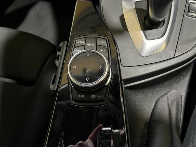 ３シリーズ ３２０ｉ　スポーツ　バックモニター　ドライブレコーダー　ＥＴＣ　ＲＥＧＮＯ　インテリキー×２　禁煙車　クルーズコントロール　キセノンヘッドライト　フォグランプ　リアフォグ　前席パワーシート　保証書　取説（23枚目）