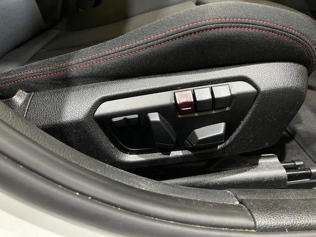 ３シリーズ ３２０ｉ　スポーツ　バックモニター　ドライブレコーダー　ＥＴＣ　ＲＥＧＮＯ　インテリキー×２　禁煙車　クルーズコントロール　キセノンヘッドライト　フォグランプ　リアフォグ　前席パワーシート　保証書　取説（32枚目）