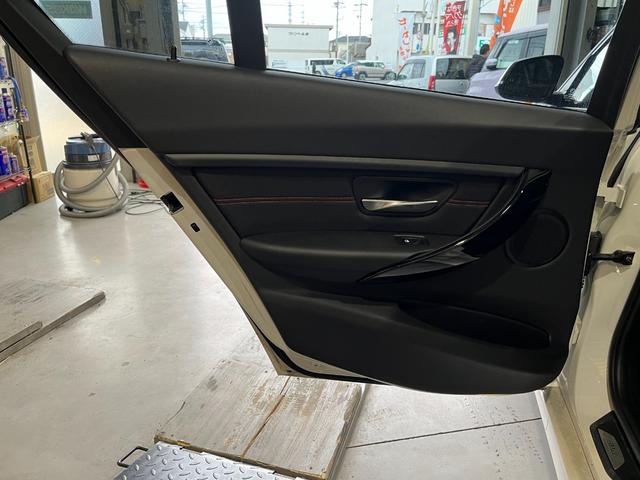 ３シリーズ ３２０ｉ　スポーツ　バックモニター　ドライブレコーダー　ＥＴＣ　ＲＥＧＮＯ　インテリキー×２　禁煙車　クルーズコントロール　キセノンヘッドライト　フォグランプ　リアフォグ　前席パワーシート　保証書　取説（45枚目）