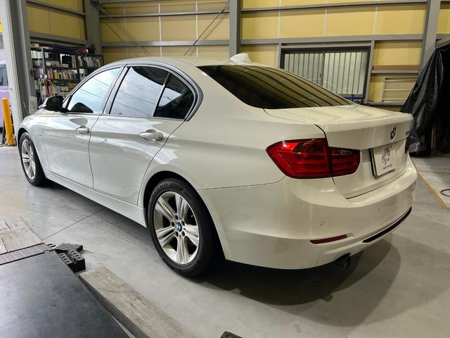 ３シリーズ ３２０ｉ　スポーツ　バックモニター　ドライブレコーダー　ＥＴＣ　ＲＥＧＮＯ　インテリキー×２　禁煙車　クルーズコントロール　キセノンヘッドライト　フォグランプ　リアフォグ　前席パワーシート　保証書　取説（66枚目）