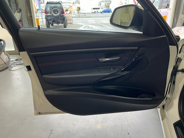 ３シリーズ ３２０ｉ　スポーツ　バックモニター　ドライブレコーダー　ＥＴＣ　ＲＥＧＮＯ　インテリキー×２　禁煙車　クルーズコントロール　キセノンヘッドライト　フォグランプ　リアフォグ　前席パワーシート　保証書　取説（73枚目）